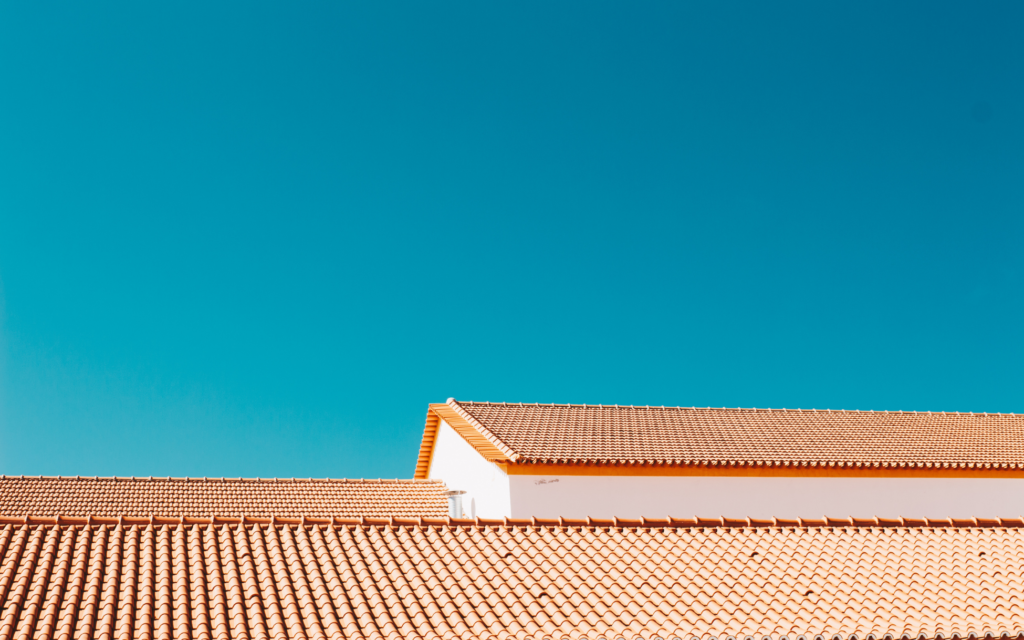Toiture en cours de rénovation complète avant isolation par l’extérieur
